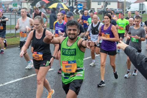 TeamAN runner at the Great North Run cheerpoint