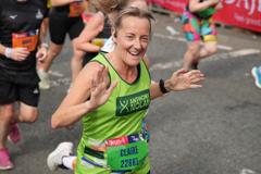 TeamAN runner at the Great North Run cheerpoint