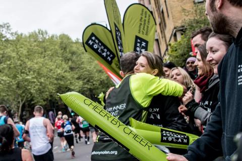 VMLM19_Runner_Support_Cheer_Hug_1