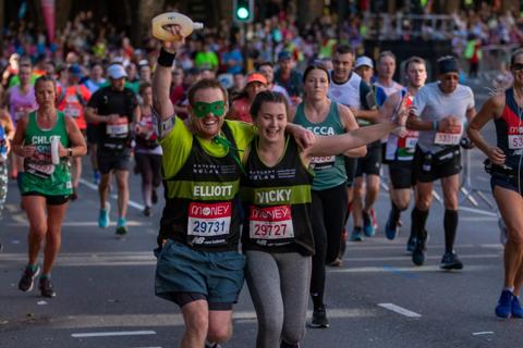 Elliott and Vicky running at the London Marathon 2021