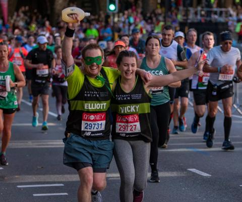 Elliott and Vicky running at the London Marathon 2021