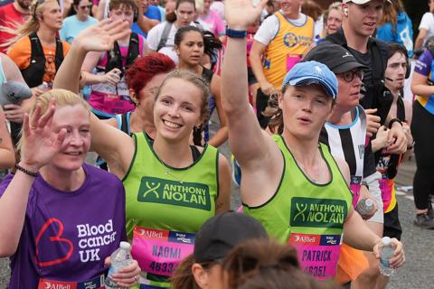 TeamAN runner at the Great North Run cheerpoint