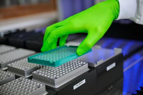 A microlab prep plate adaptor