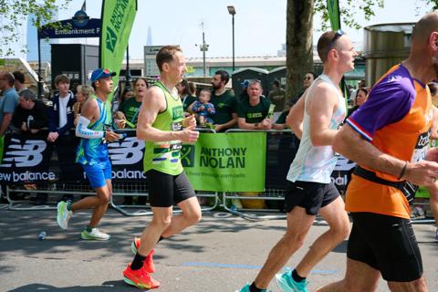 TeamAN runner at the London Marathon cheerpoint