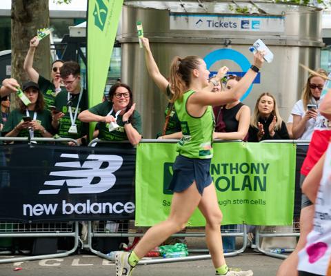 TeamAN runner at the London Marathon cheerpoint