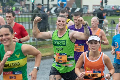 TeamAN runner at the Great North Run cheerpoint